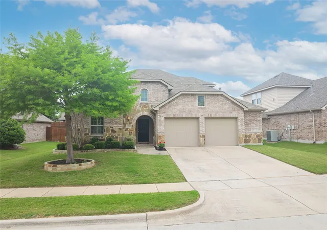 Photo 3 of Single family home for sale at 5320 Grovewood Dr, Mc Kinney, TX 75071 | MLS# 21256480 | Listing updated on 2026-10-07