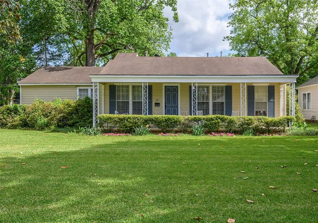 Photo 1 of Sale Pending at 207 Preston Ave, Shreveport, LA 71105 | MLS# 21256168 | Listing updated on 2026-09-16