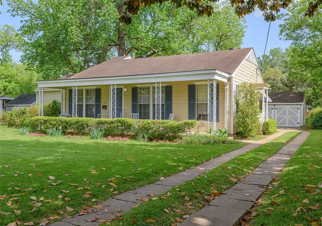 Photo 2 of Sale Pending at 207 Preston Ave, Shreveport, LA 71105 | MLS# 21256168 | Listing updated on 2026-09-16