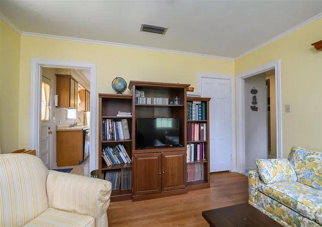 Photo 3 of Sale Pending at 207 Preston Ave, Shreveport, LA 71105 | MLS# 21256168 | Listing updated on 2026-09-16