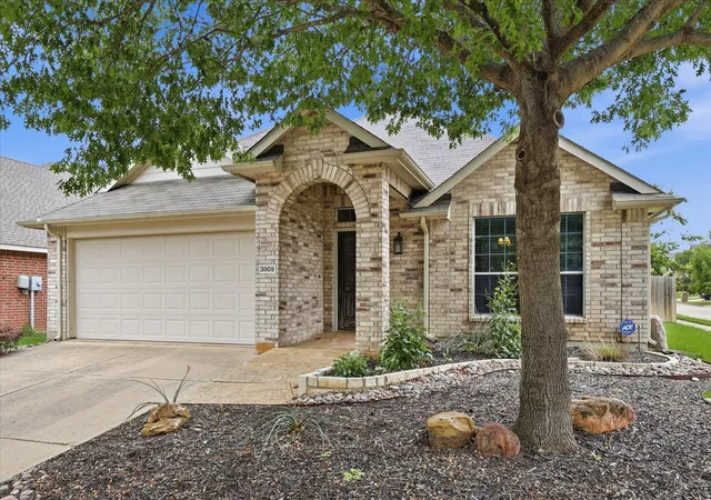 Photo 1 of Single family home for sale at 3909 Cliffside Dr, Denton, TX 76208 | MLS# 21255643 | Listing updated on 2026-10-03
