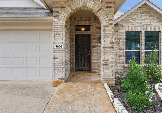 Photo 3 of Single family home for sale at 3909 Cliffside Dr, Denton, TX 76208 | MLS# 21255643 | Listing updated on 2026-10-03