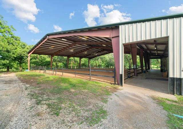 Photo 4 of House for sale at 9345 County Road 519, Alvarado, TX 76009 | MLS# 21256688 | Listing updated on 2026-10-07