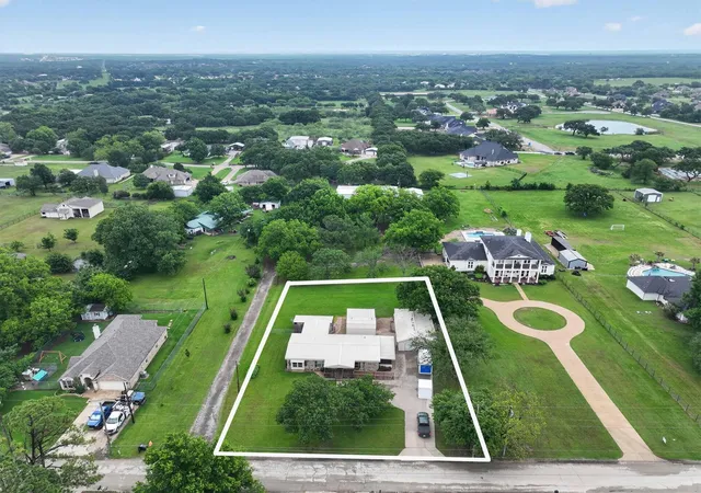 Photo 3 of Single family home for sale at 7757 Berry Rd, Burleson, TX 76028 | MLS# 21247548 | Listing updated on 2026-10-06