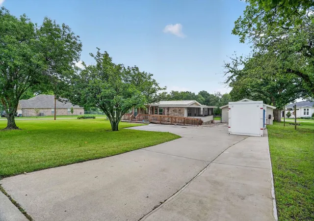 Photo 4 of Single family home for sale at 7757 Berry Rd, Burleson, TX 76028 | MLS# 21247548 | Listing updated on 2026-10-06