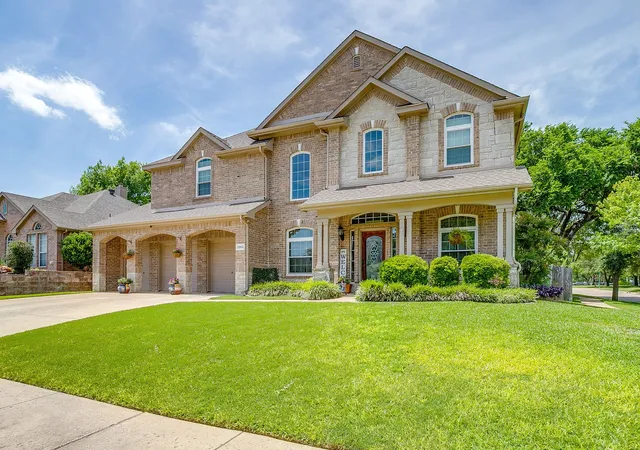 Photo 3 of Single family home for sale at 2952 Masters Ct S, Burleson, TX 76028 | MLS# 21257073 | Listing updated on 2026-08-12