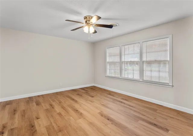 3rd image of 1425 Crow Dr, Waco, TX 76705 | MLS# 21257358
