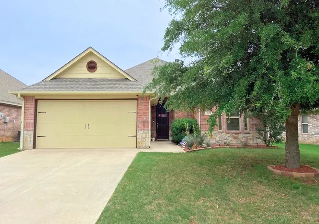 Photo 1 of Single family home for sale at 109 Donna Cir, Granbury, TX 76049 | MLS# 21249026 | Listing updated on 2026-09-23
