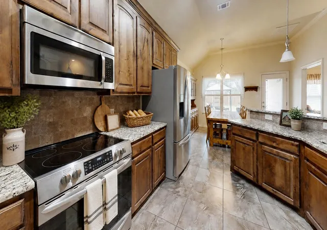 Photo 2 of Single family home for sale at 109 Donna Cir, Granbury, TX 76049 | MLS# 21249026 | Listing updated on 2026-09-23