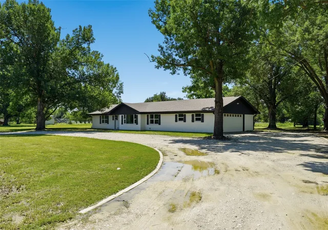 Homes for sale in Marlin, TX | 192 County Road 173, Marlin, TX 76661 | MLS# 21257360