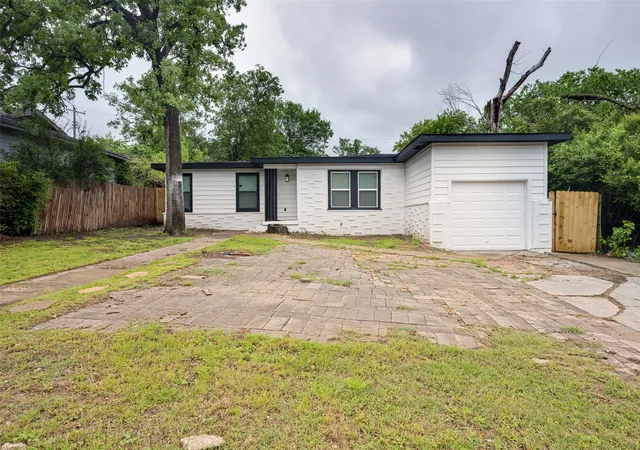 Homes for sale in Fort Worth, TX | 5520 Jewell Ave, Fort Worth, TX 76112 | MLS# 21256319