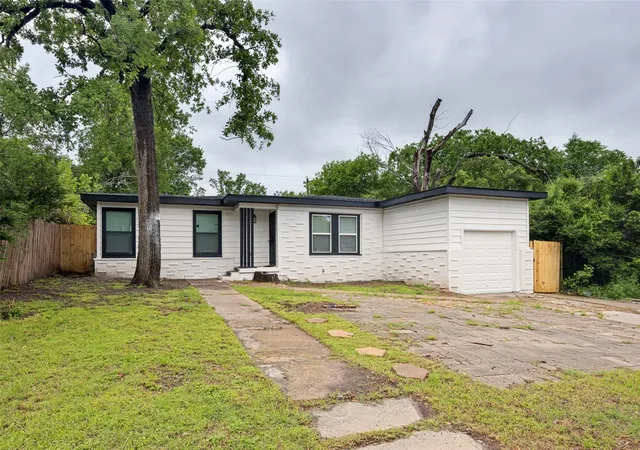 Homes for sale in Fort Worth, TX | 5520 Jewell Ave, Fort Worth, TX 76112 | MLS# 21256319