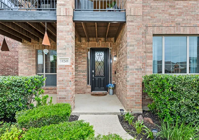 Photo 4 of Single family home for sale at 10249 Crowne Pointe Ln, Fort Worth, TX 76244 | MLS# 21257258 | Listing updated on 2026-07-23