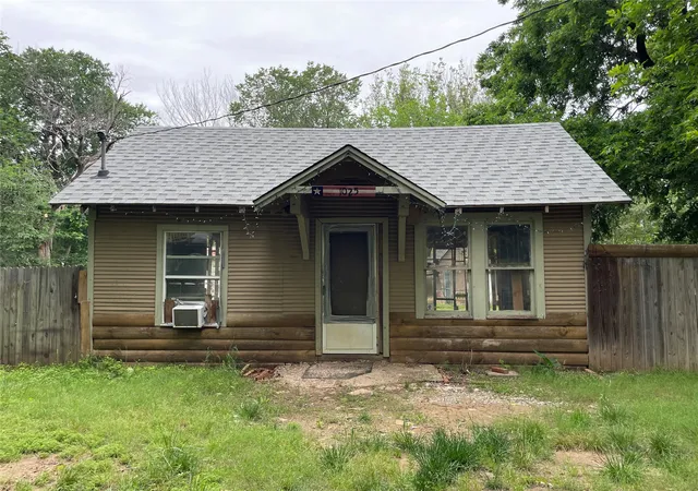 Photo 1 of Single family home for sale at 1025 Baker St, Denison, TX 75020 | MLS# 21257449 | Listing updated on 2026-08-19