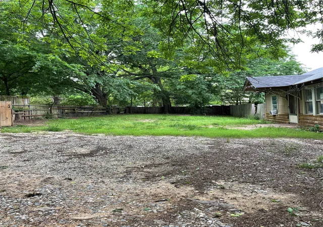 Photo 2 of Single family home for sale at 1025 Baker St, Denison, TX 75020 | MLS# 21257449 | Listing updated on 2026-08-19