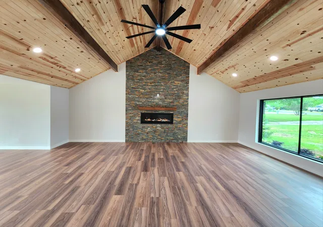 Photo 4 of Single family home for sale at 124 Sequoya Dr E, Gainesville, TX 76240 | MLS# 21254872 | Listing updated on 2026-08-18