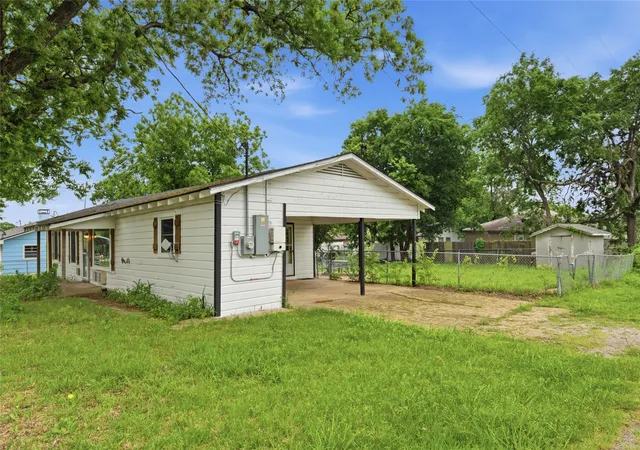 Photo 3 of Sale Pending at 723 Clements Ave, Van Alstyne, TX 75495 | MLS# 21256404 | Listing updated on 2026-08-17