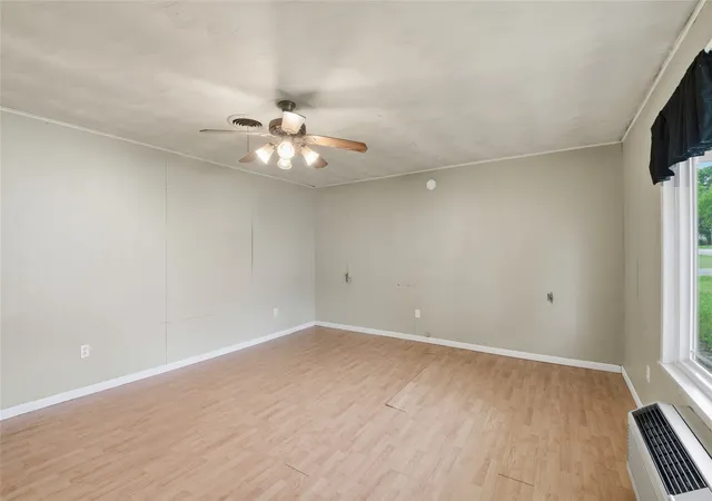Photo 4 of Sale Pending at 723 Clements Ave, Van Alstyne, TX 75495 | MLS# 21256404 | Listing updated on 2026-08-17