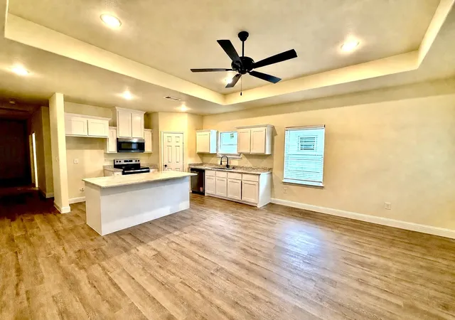 Photo 2 of Single family home for sale at 409 Carter St, Sulphur Springs, TX 75482 | MLS# 21257575 | Listing updated on 2026-08-25