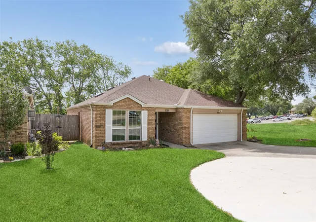 Photo 1 of Single family home for sale at 801 Country Club Pl, Grand Prairie, TX 75052 | MLS# 21257616 | Listing updated on 2026-08-03