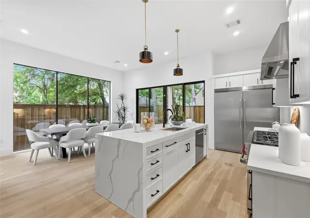 Photo 3 of Mansion for sale at 3624 N Fitzhugh Ave, Dallas, TX 75204 | MLS# 21257029 | Listing updated on 2026-08-22
