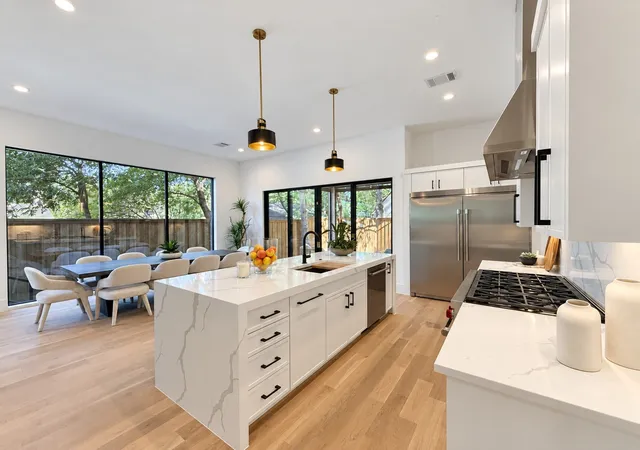 Photo 3 of Mansion for sale at 3624 N Fitzhugh Ave, Dallas, TX 75204 | MLS# 21257029 | Listing updated on 2026-10-06