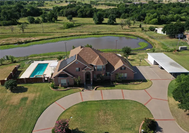 Single family home for sale at 505 Country Club Dr, Henrietta, TX 76365 | MLS# 21257642