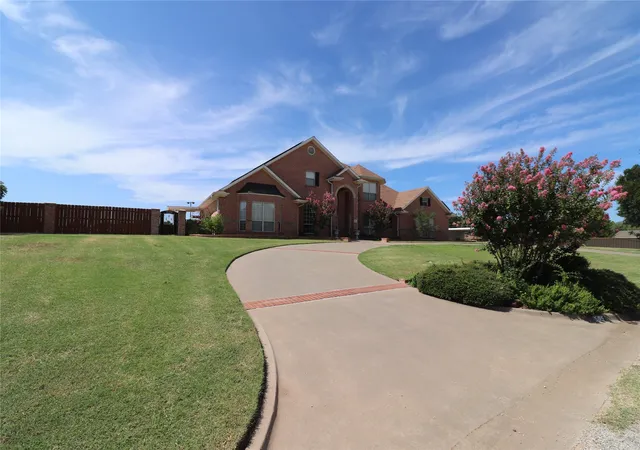 Photo 2 of Single family home for sale at 505 Country Club Dr, Henrietta, TX 76365 | MLS# 21257642 | Listing updated on 2026-07-16