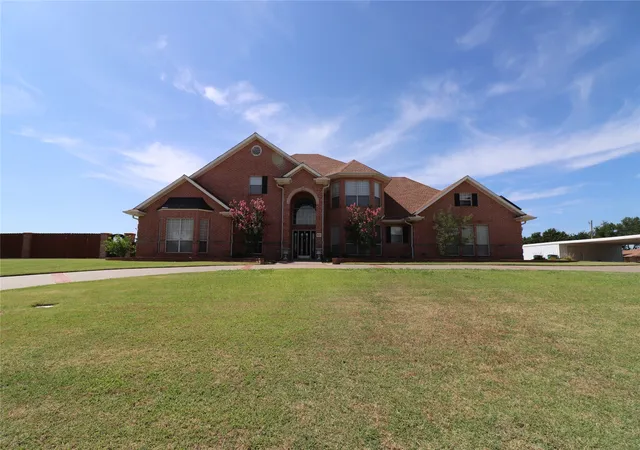 Photo 3 of Single family home for sale at 505 Country Club Dr, Henrietta, TX 76365 | MLS# 21257642 | Listing updated on 2026-07-16