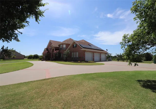 Photo 3 of Single family home for sale at 505 Country Club Dr, Henrietta, TX 76365 | MLS# 21257642 | Listing updated on 2026-07-16