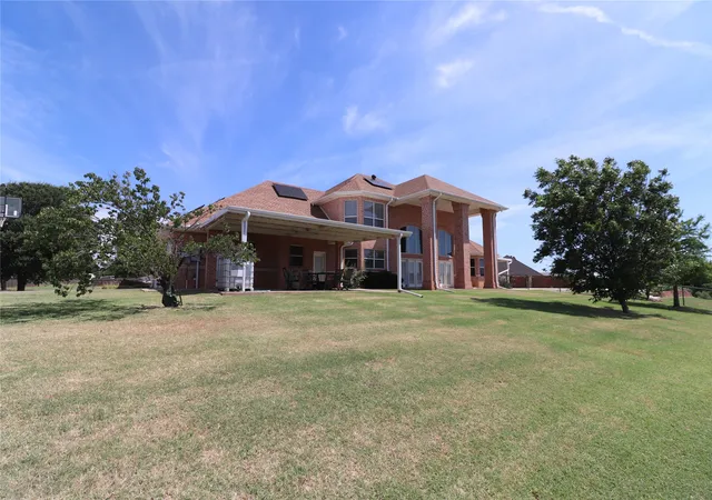 Homes for sale in Henrietta, TX | 505 Country Club Dr, Henrietta, TX 76365 | MLS# 21257642