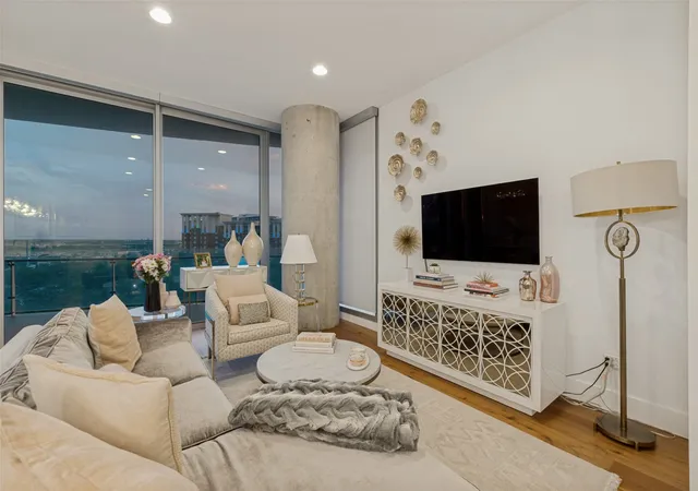 Photo 3 of Condo for sale at 3130 N Harwood St #702, Dallas, TX 75201 | MLS# 21257614 | Listing updated on 2026-08-26