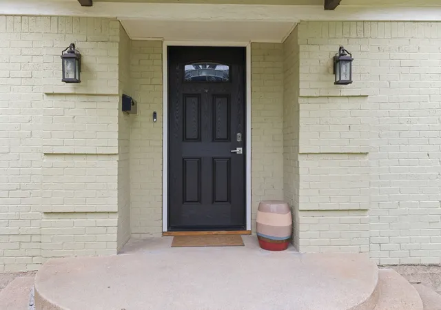 Homes for sale in Fort Worth, TX | 2725 Ryan Pl Dr, Fort Worth, TX 76110 | MLS# 21256129