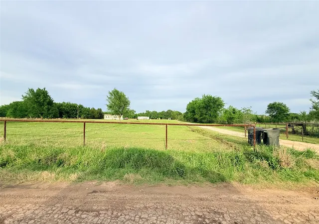 Photo 2 of Manufactured home for sale at 190 Railroad Dr, Mabank, TX 75156 | MLS# 21257726 | Listing updated on 2026-08-27