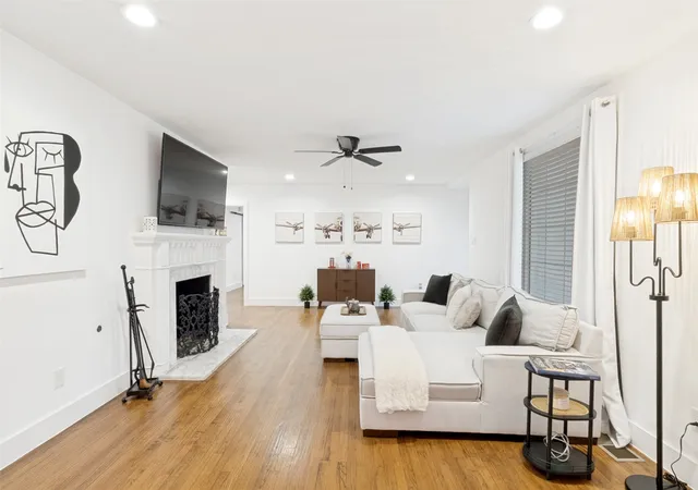 Photo 3 of Single family home for sale at 6867 Gaston Ave, Dallas, TX 75214 | MLS# 21257438 | Listing updated on 2026-08-21