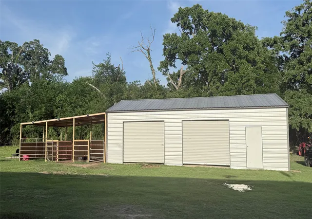 Photo 2 of Manufactured home for sale at 198 Railroad Dr, Mabank, TX 75156 | MLS# 21257772 | Listing updated on 2026-08-27