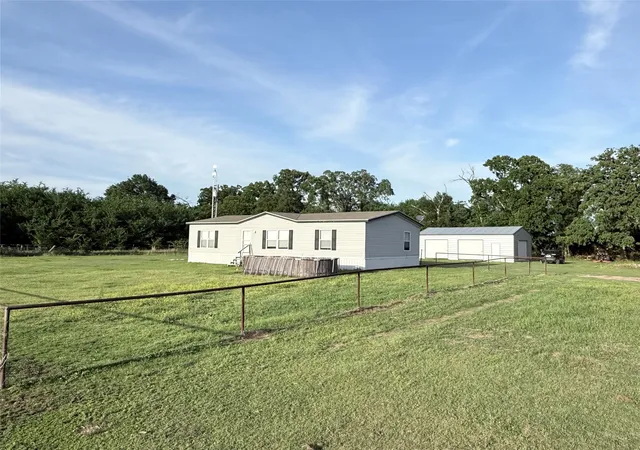 Photo 3 of Manufactured home for sale at 198 Railroad Dr, Mabank, TX 75156 | MLS# 21257772 | Listing updated on 2026-08-27