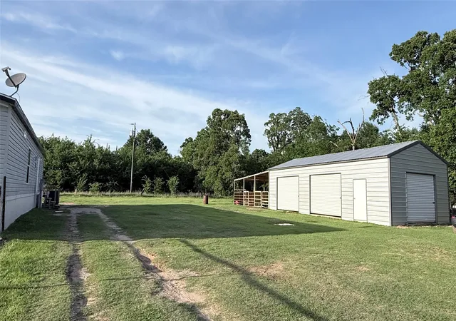 Photo 3 of Manufactured home for sale at 198 Railroad Dr, Mabank, TX 75156 | MLS# 21257772 | Listing updated on 2026-08-27