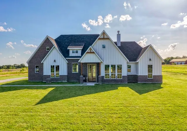 Photo 1 of Single family home for sale at 3171 Pear Orchard Rd, Granbury, TX 76048 | MLS# 21257790 | Listing updated on 2026-09-29