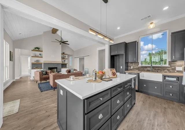 Photo 4 of Single family home for sale at 3171 Pear Orchard Rd, Granbury, TX 76048 | MLS# 21257790 | Listing updated on 2026-09-29