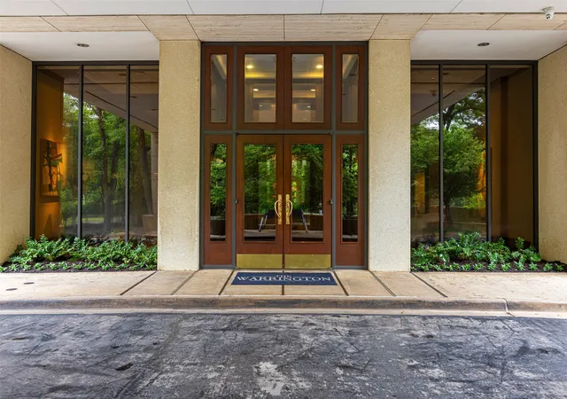 Photo 2 of Condo for sale at 3831 Turtle Creek Blvd #7E, Dallas, TX 75219 | MLS# 21255557 | Listing updated on 2026-08-07