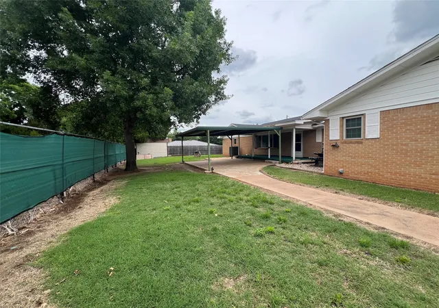 Photo 3 of Single family home for sale at 211 S Crockett, Henrietta, TX 76365 | MLS# 21257846 | Listing updated on 2026-08-25