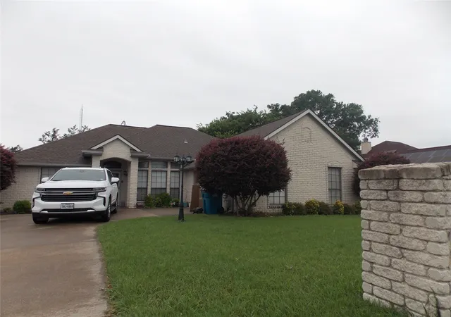 Photo 2 of Single family home for sale at 1425 Nottingham Dr, Kaufman, TX 75142 | MLS# 21256610 | Listing updated on 2026-09-25