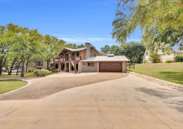 Photo 3 of Single family home for sale at 5102 Largo Dr, Granbury, TX 76049 | MLS# 21257774 | Listing updated on 2026-08-18