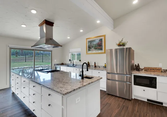 Photo 3 of Single family home for sale at 5102 Largo Dr, Granbury, TX 76049 | MLS# 21257774 | Listing updated on 2026-10-07
