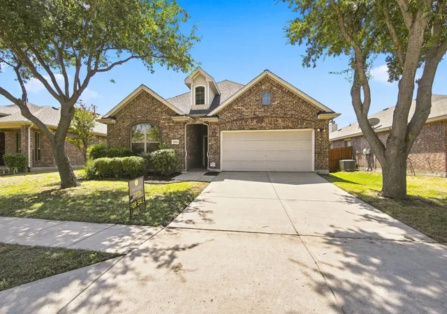 Photo 3 of Single family home for sale at 1020 Lake Hollow Dr, Little Elm, TX 75068 | MLS# 21248415 | Listing updated on 2026-08-31