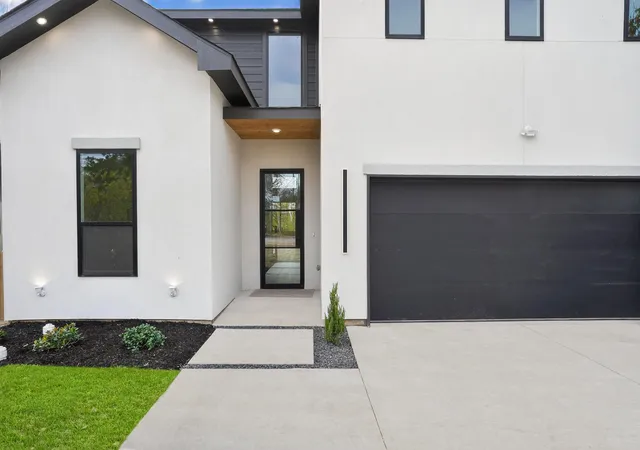 Photo 3 of Single family home for sale at 2007 N Montclair Ave, Dallas, TX 75208 | MLS# 21257916 | Listing updated on 2026-08-18