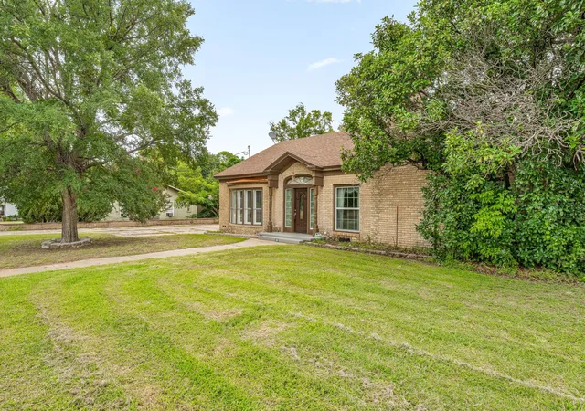 Homes for sale in De Leon, TX | 941 S Texas St, De Leon, TX 76444 | MLS# 21257930