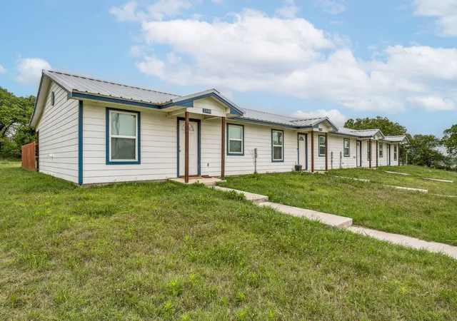 3rd image of 1450 (A) Lincoln Dr, Stephenville, TX 76401 | MLS# 21253393