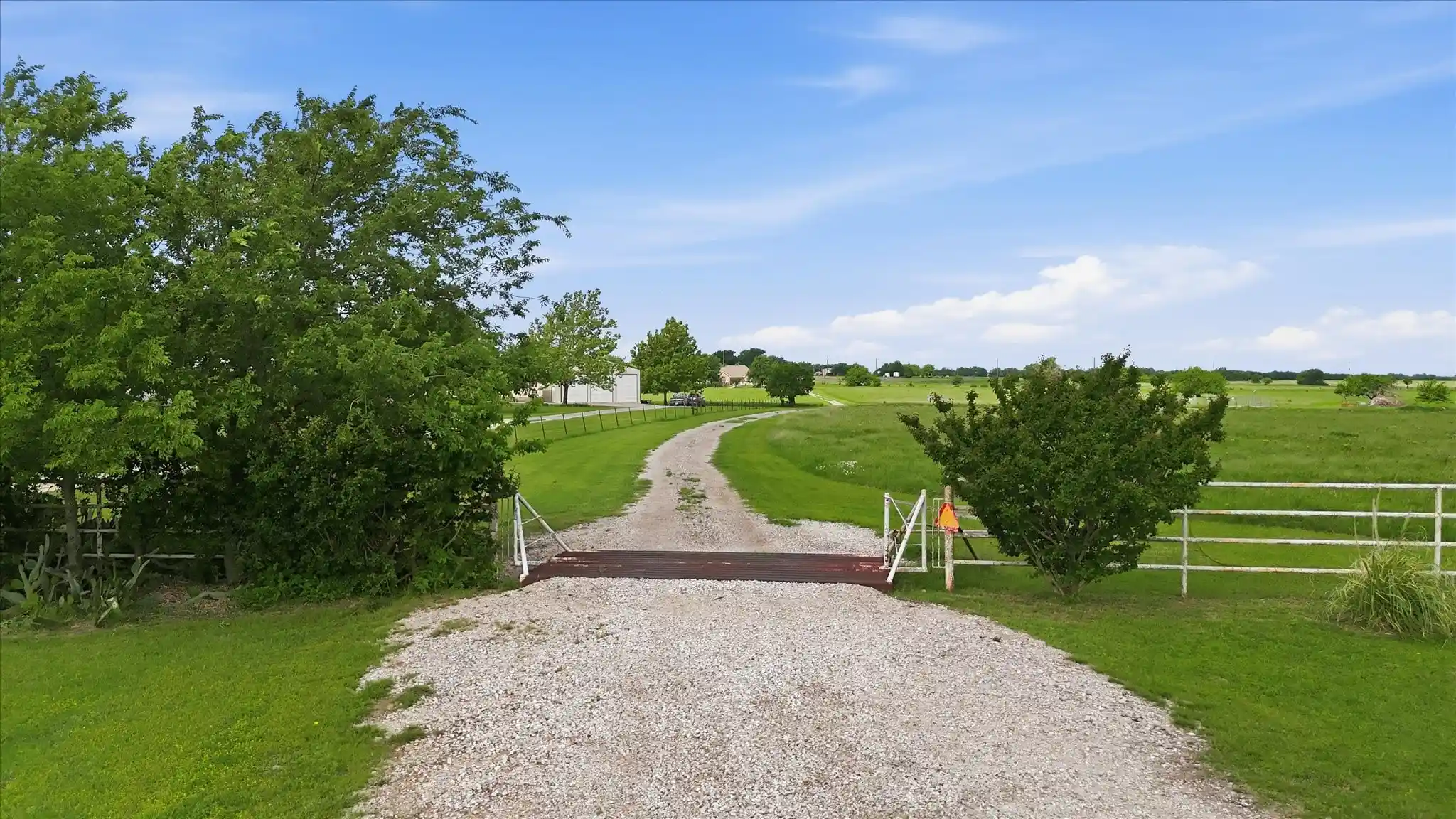 Photo 1 of Single family home for sale at 3289 Mitchell Rd, Krum, TX 76249 | MLS# 21257924 | Listing updated on 2026-10-16